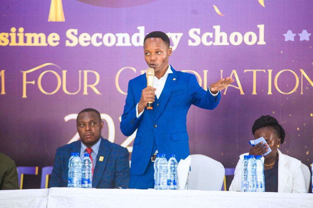 Words of encouragement for the graduating class from the high table.
