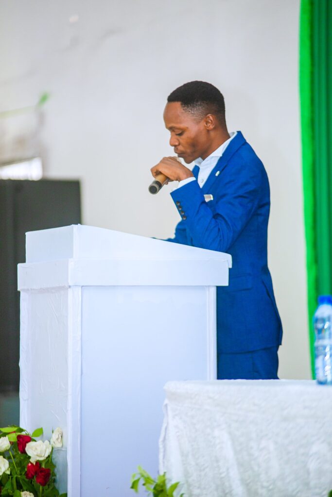A graduate delivers his address at the podium.
