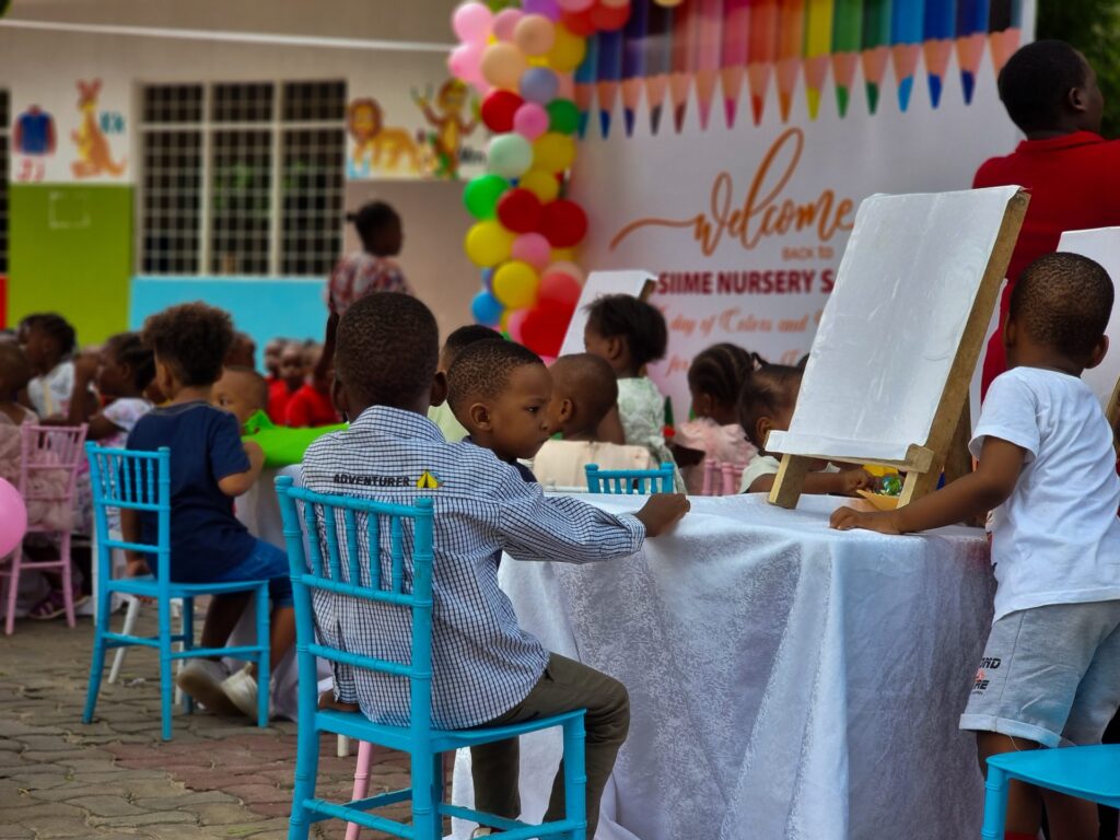 Easels at the ready under the welcome banner