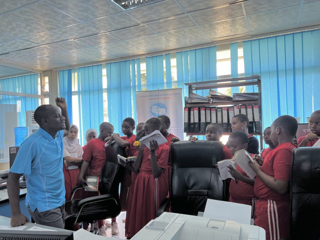 Learning how air traffic safety teams work